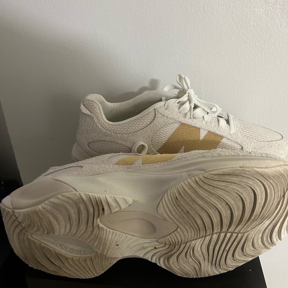 New balance sneakers hardly worn - Picture 4 of 4